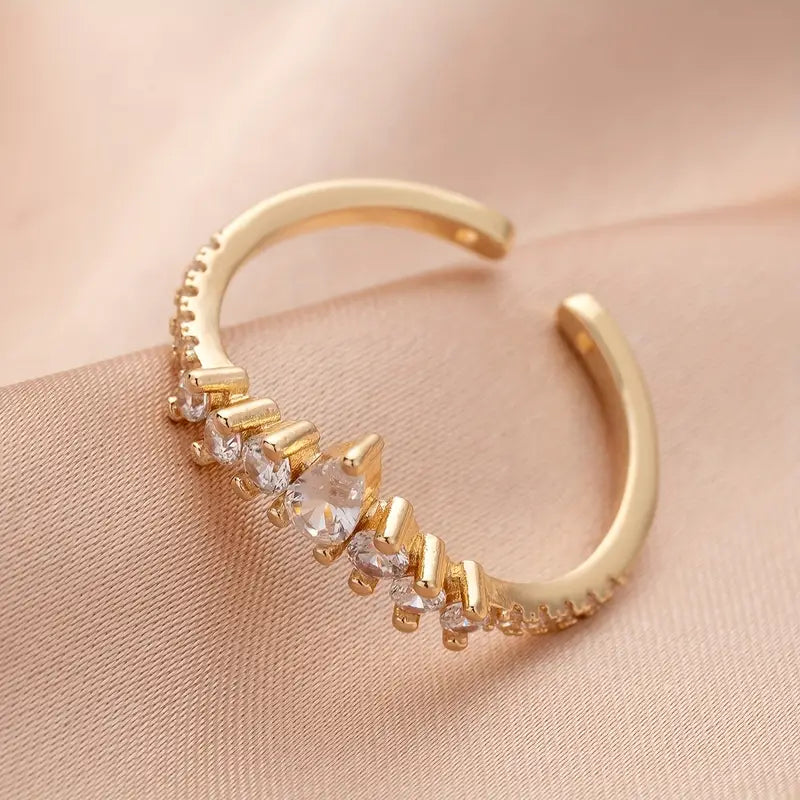 Crown Design Ring with Oval-Cut Synthetic Synthetic Zirconia