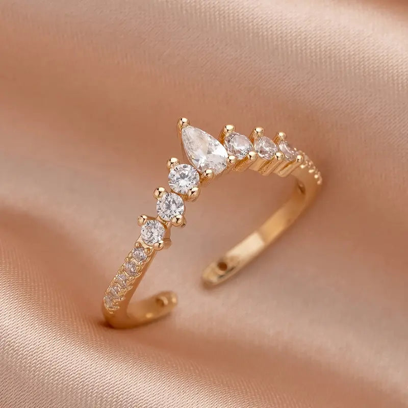 Crown Design Ring with Oval-Cut Synthetic Synthetic Zirconia