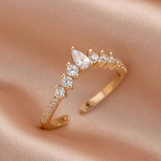 Crown Design Ring with Oval-Cut Synthetic Synthetic Zirconia